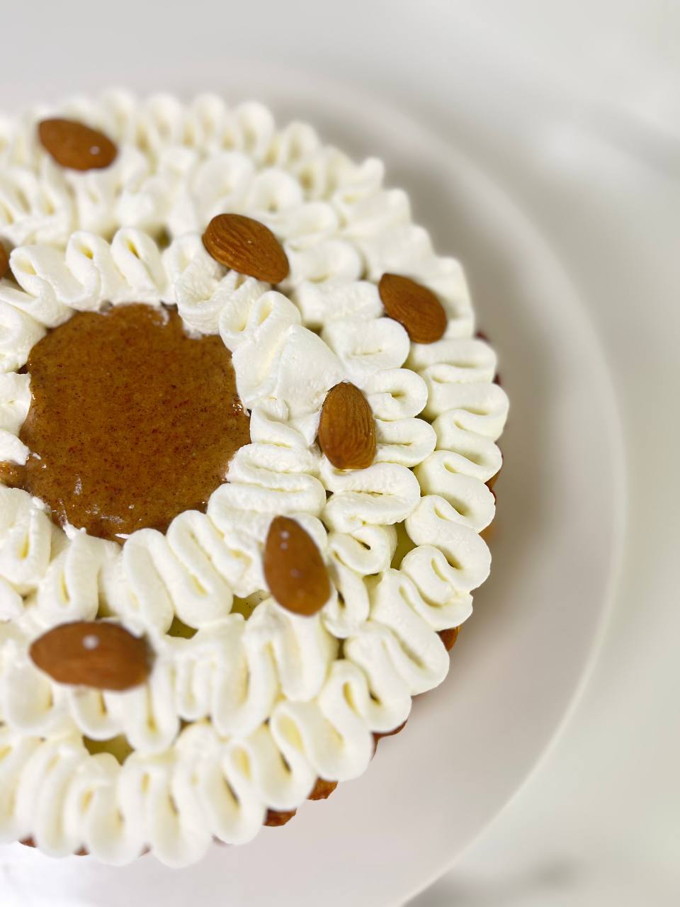 Thin almond praline tart